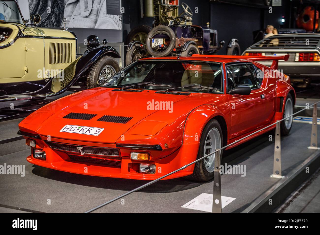 SINSHEIM, GERMANIA - mai 2022: Auto da corsa Red De Tomaso Pantera GTS 1984 300PS Foto Stock