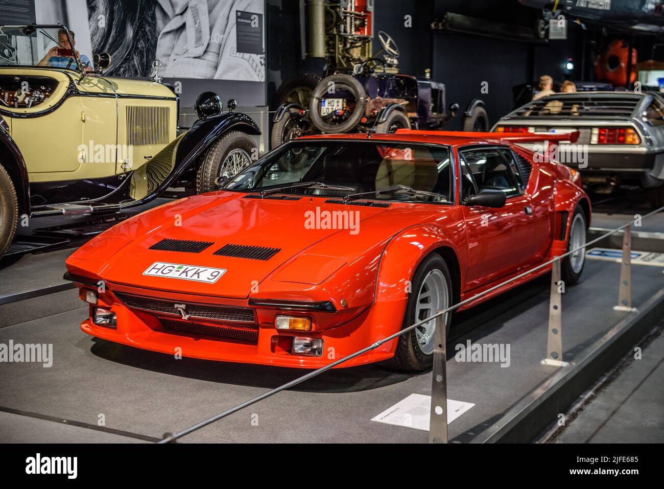 SINSHEIM, GERMANIA - mai 2022: Auto da corsa Red De Tomaso Pantera GTS 1984 300PS Foto Stock