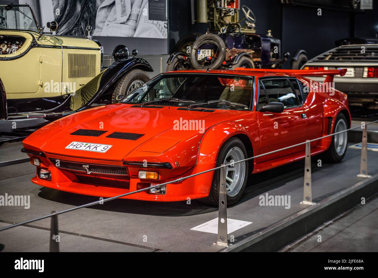 SINSHEIM, GERMANIA - mai 2022: Auto da corsa Red De Tomaso Pantera GTS 1984 300PS Foto Stock