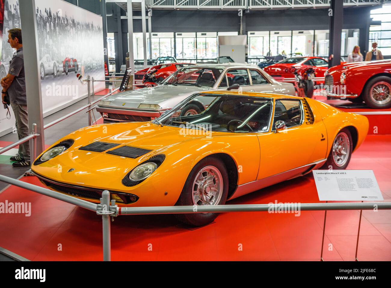 SINSHEIM, GERMANIA - mai 2022: Lamborghini Miura P 400 S 1970 370ps sport car Foto Stock