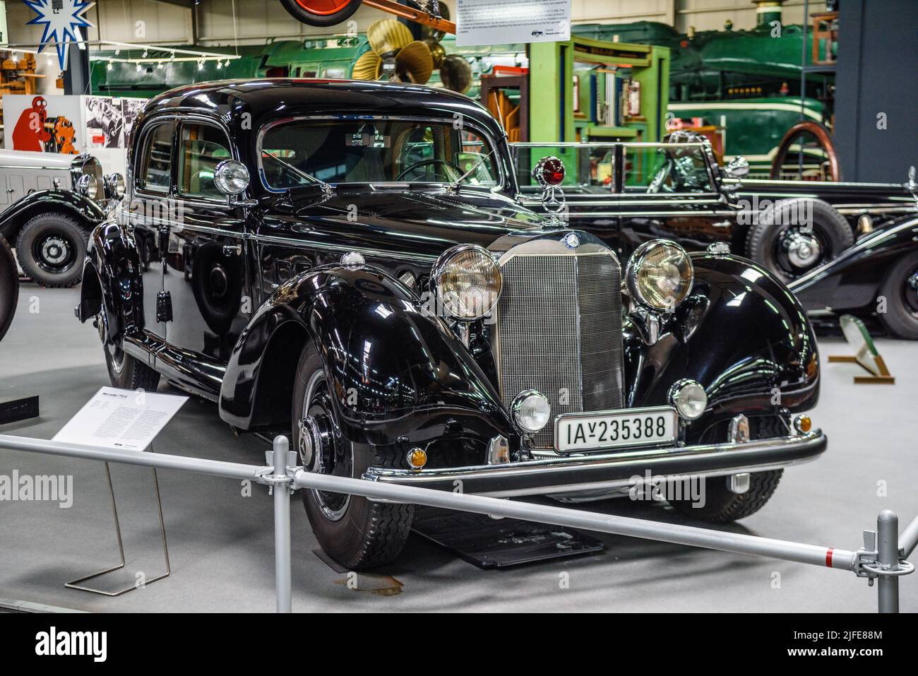 SINSHEIM, GERMANIA - mai 2022: Nero Mercedes-Benz 770 K 1940 230ps cabrio Foto Stock