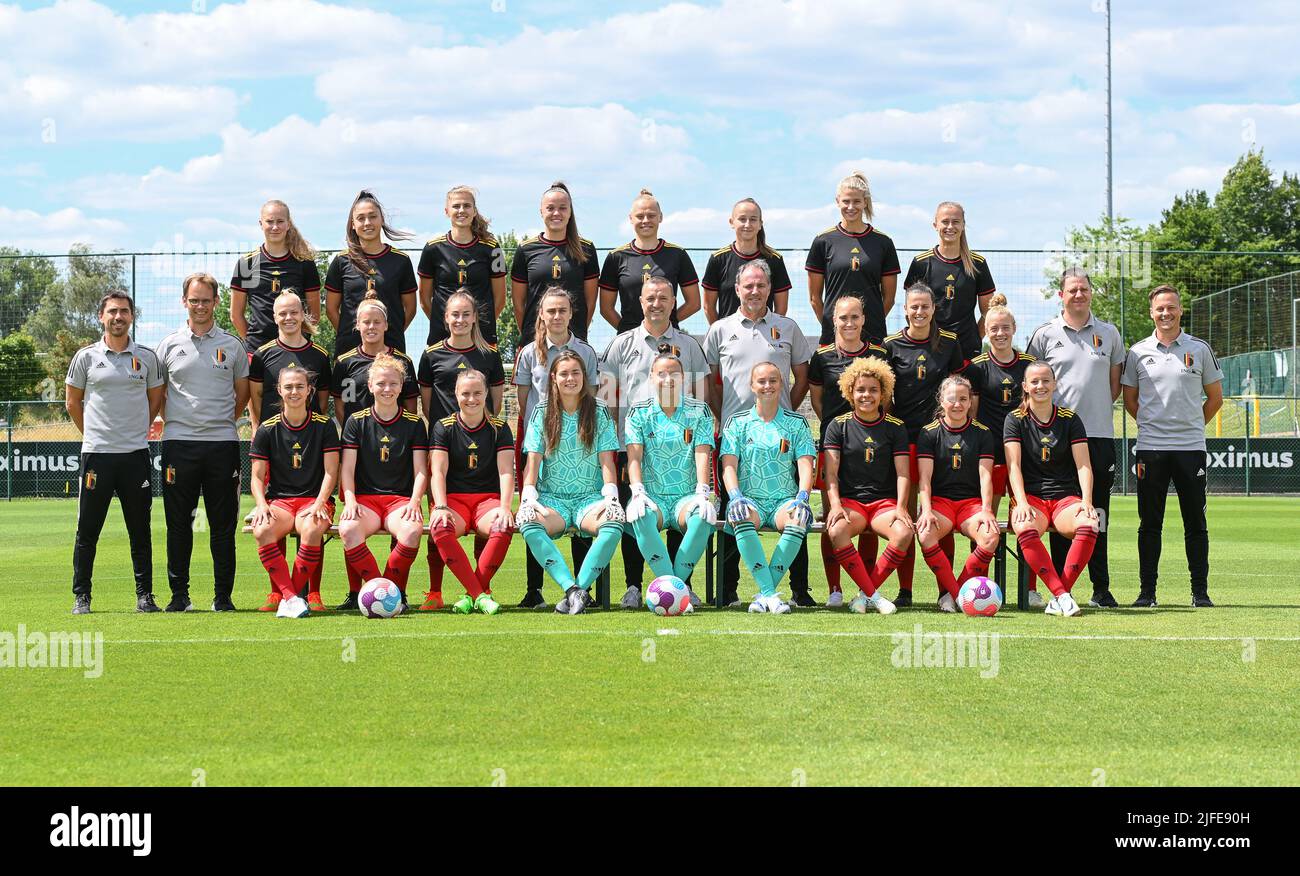 Belgio. 02nd luglio 2022. (Prima fila L-R) Feli Delacauw , Amber Tysiak , Marie Minnaert , Tine De Caigny , Ella Van Kerkhoven , Sari Kees , Justine Vanhevermaet , Julie Biesmans , (seconda fila L-R) Cedric Lehance , Sven Cnudde , Sarah Wijnants , Laura Deloose , Tessa Wulert Hanne Nielandt , allenatore capo Ives Serneels , assistente allenatore Kris Van Der Haegen , Janice Cayman , Laura De neve , Elena Dhont , Niels Leroy , Thomas Jansen , (prima fila L-R) Jody Vangheluwe , Charlotte Tison , Davinia VANMECHELEN , Diede Lemey , Nicky Evrard , Lisa Lichtfus , Kassandra Missipo , Davina Philtjens e H. Foto Stock