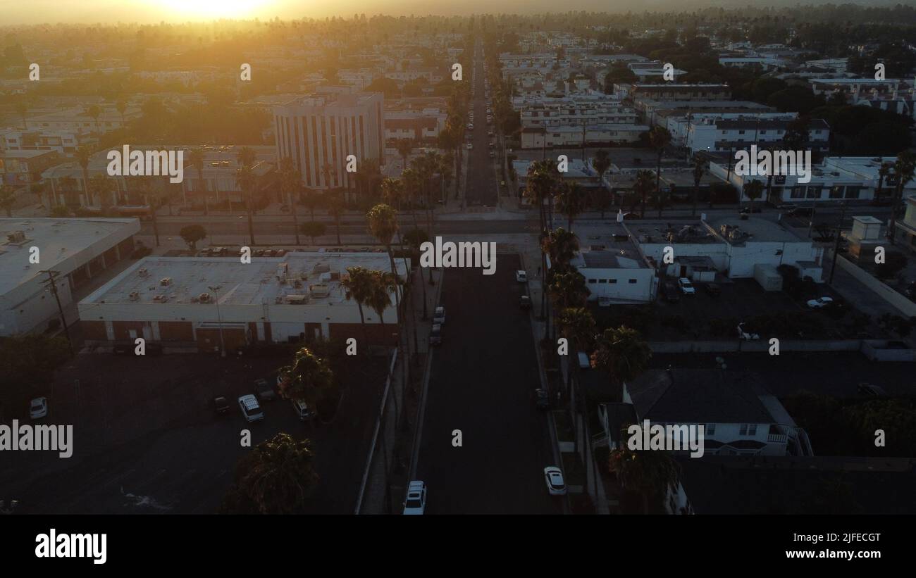 Una vista aerea della città di Santa Monica a ovest del centro di Los Angeles, California al tramonto Foto Stock