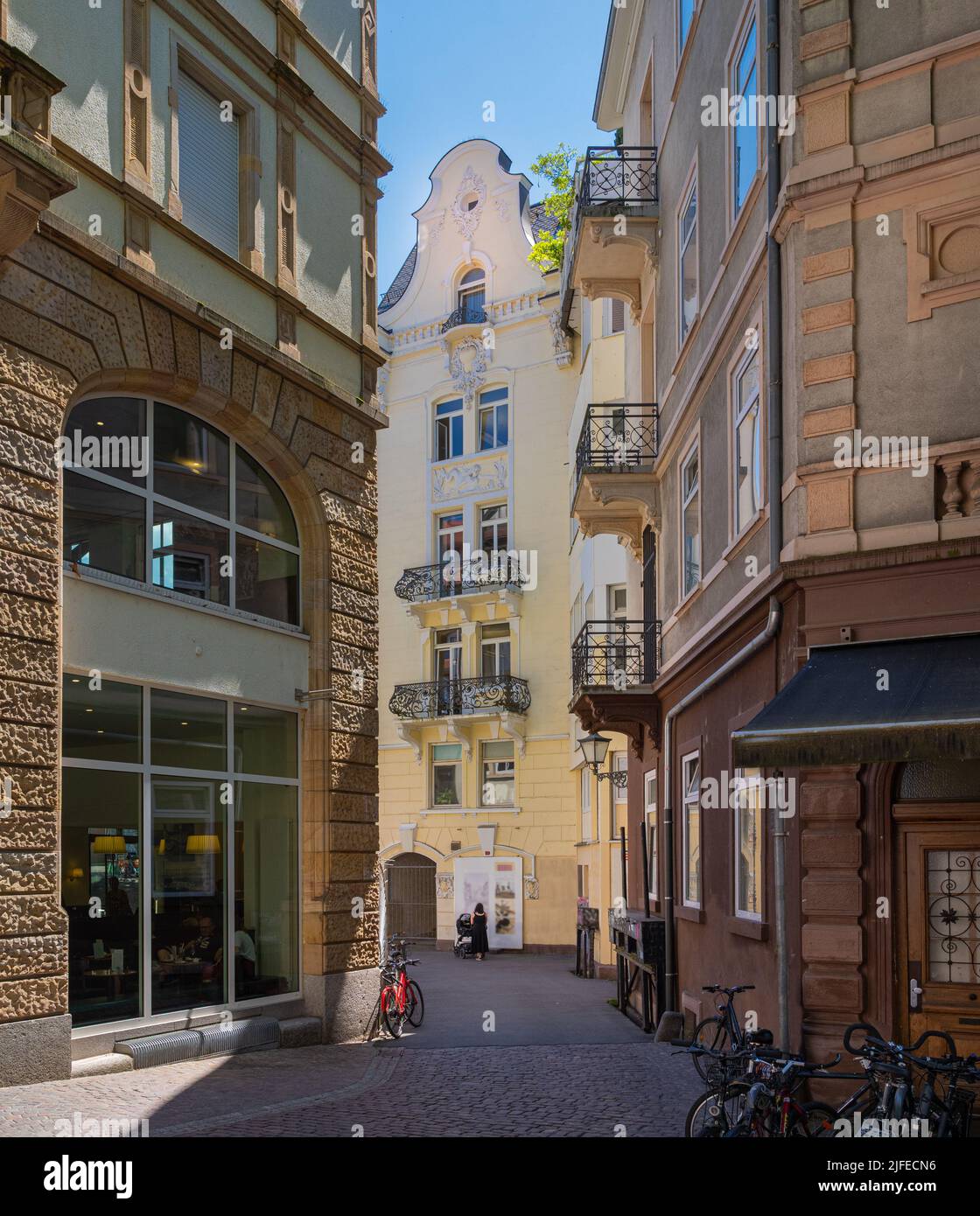 Belle facciate della casa nel centro storico di Friburgo. Baden Wuerttemberg, Germania, Europa Foto Stock