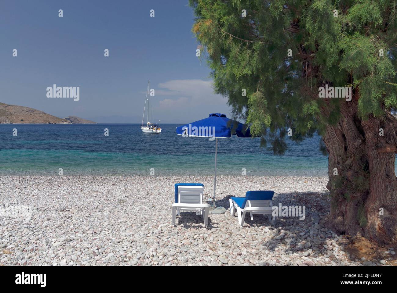 Spiaggia, villaggio di Livadia, isola di Tilos, Dodecaneso, Grecia Foto Stock