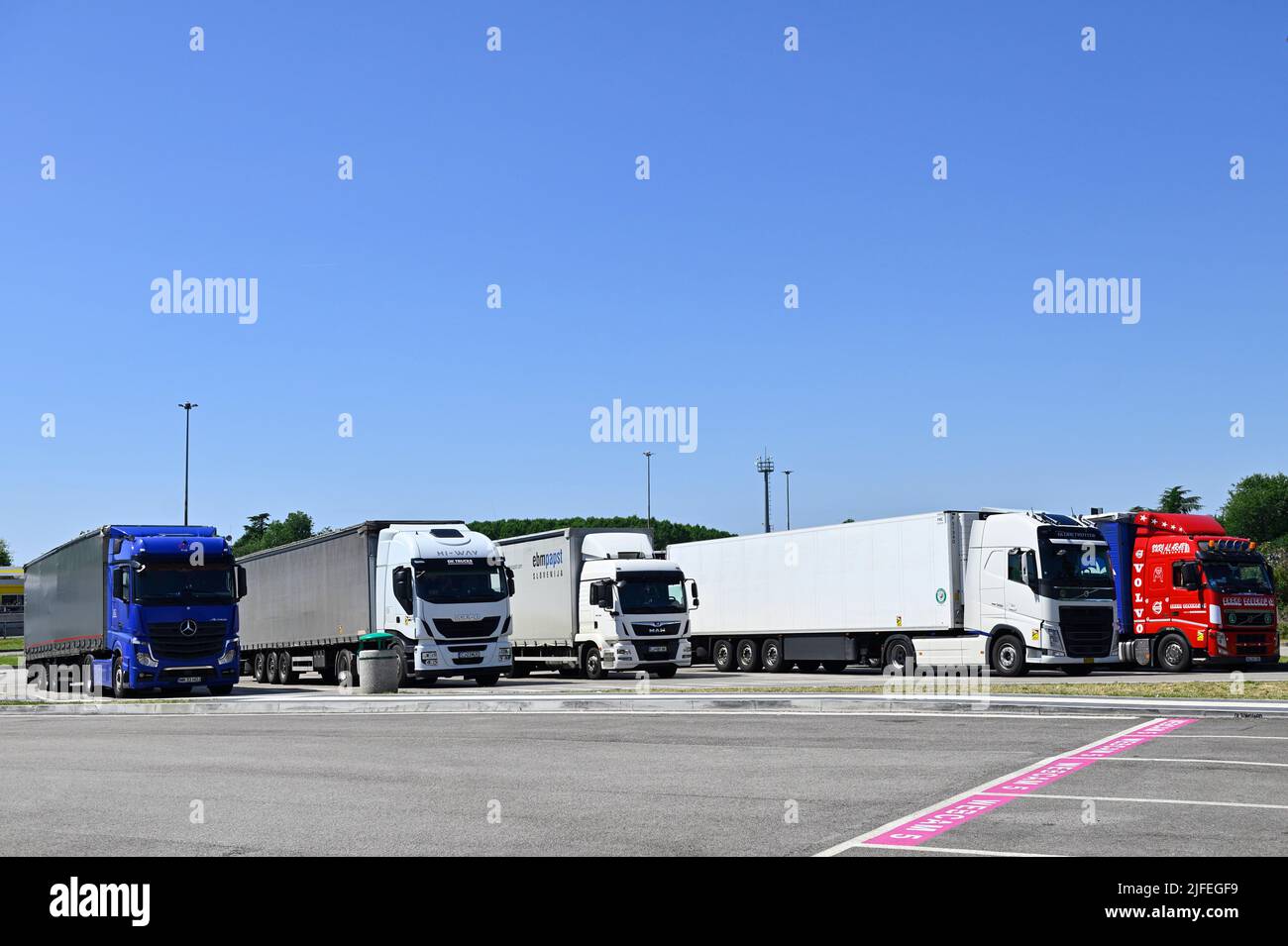 Italia. Giugno 14, 2022. Sosta di riposo sull'autostrada in Italia Foto Stock