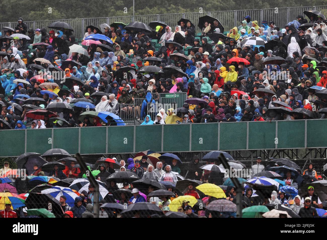 Silverstone, Regno Unito. 02nd luglio 2022. Circuito atmosfera - ventilatori nella tribuna. Gran Premio di Gran Bretagna, sabato 2nd luglio 2022. Silverstone, Inghilterra. Credit: James Moy/Alamy Live News Foto Stock