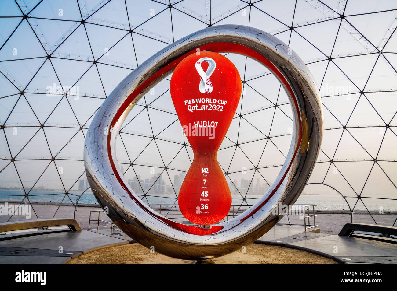 FIFA World Cup Qatar 2022 Official Countdown Clock, powered by Hublot. -Doha, Qatar - 1-2022 luglio Foto Stock