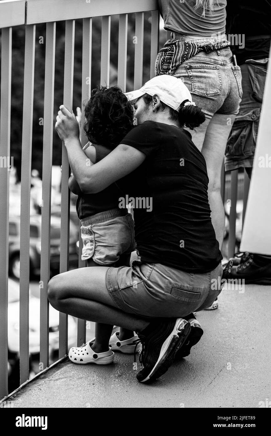 I cittadini di Omaha Nebraska protestano contro la decisione della Corte Suprema di ribaltare Roe contro Wade, che ha fornito alle donne il diritto di scegliere di avere un aborto Foto Stock