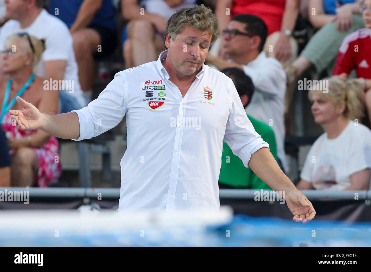 BUDAPEST, UNGHERIA - LUGLIO 2: Allenatore capo Attila Biro di Ungheria durante i campionati mondiali FINA Budapest 2022 medaglia d'oro USA / Ungheria il 2 luglio 2022 a Budapest, Ungheria (Foto di Albert ten Hove/Orange Pictures) Foto Stock