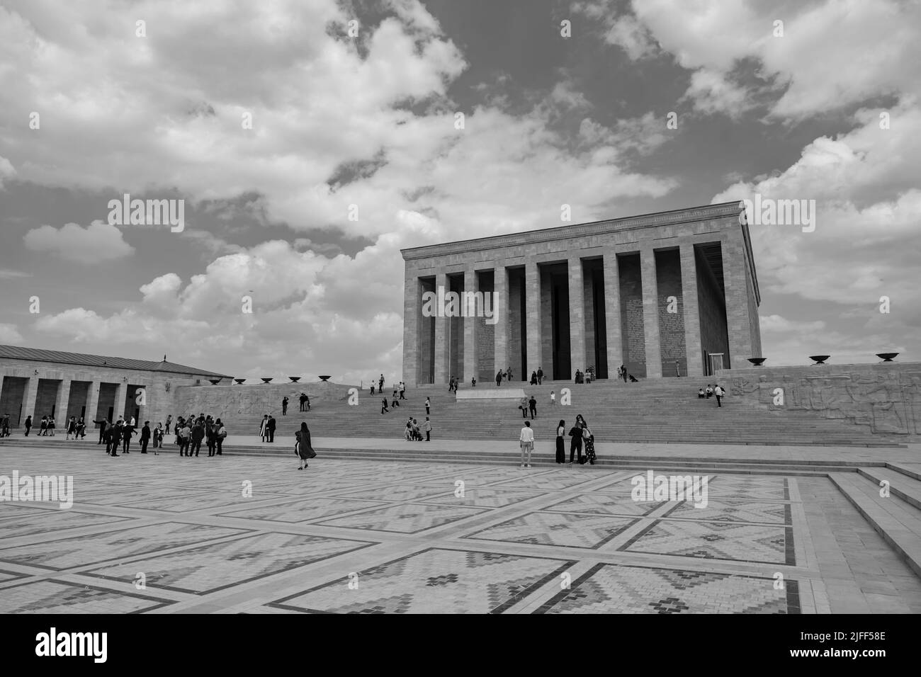 Vista monocromatica di Anitkabir ad Ankara. Mustafa Kemal Ataturk e 10th novembre o 10 Kasim foto di sfondo. Ankara Turchia - 5.16.2022 Foto Stock