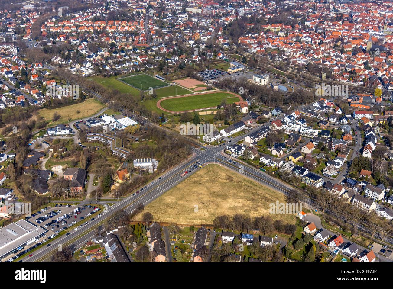 Vista aerea, stadio Jahn e terra di fieno nell'area di intersezione di Wisbyring, Jakobi, Soest, Soester Börde, Renania settentrionale-Vestfalia, Germania, istruzione Foto Stock