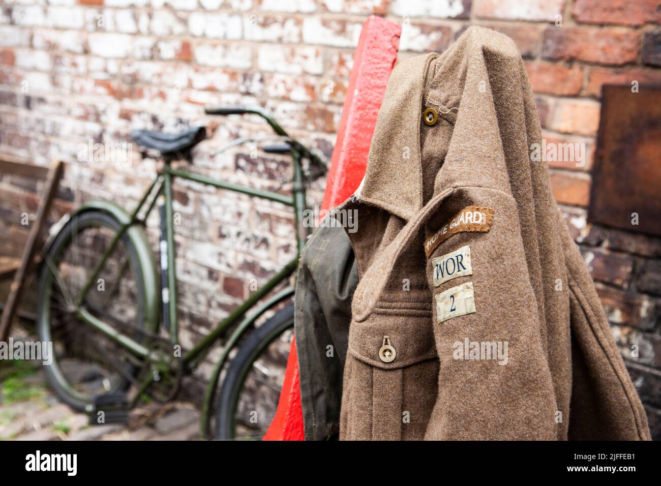 giacca e bici vintage dell'esercito Foto Stock
