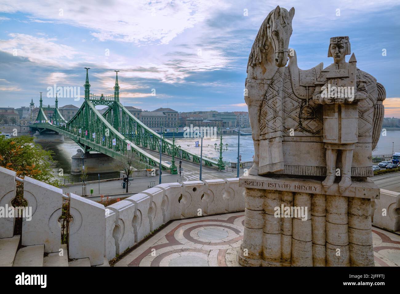 Budapest, Ungheria - 5 aprile 2022: Ponte della libertà al mattino Foto Stock
