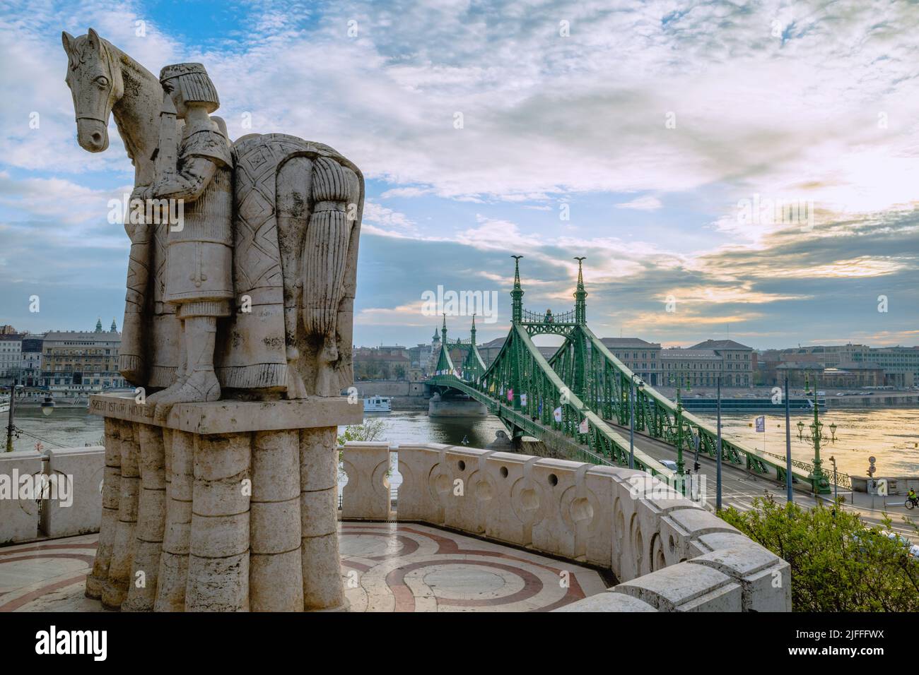 Budapest, Ungheria - 5 aprile 2022: Ponte della libertà al mattino Foto Stock