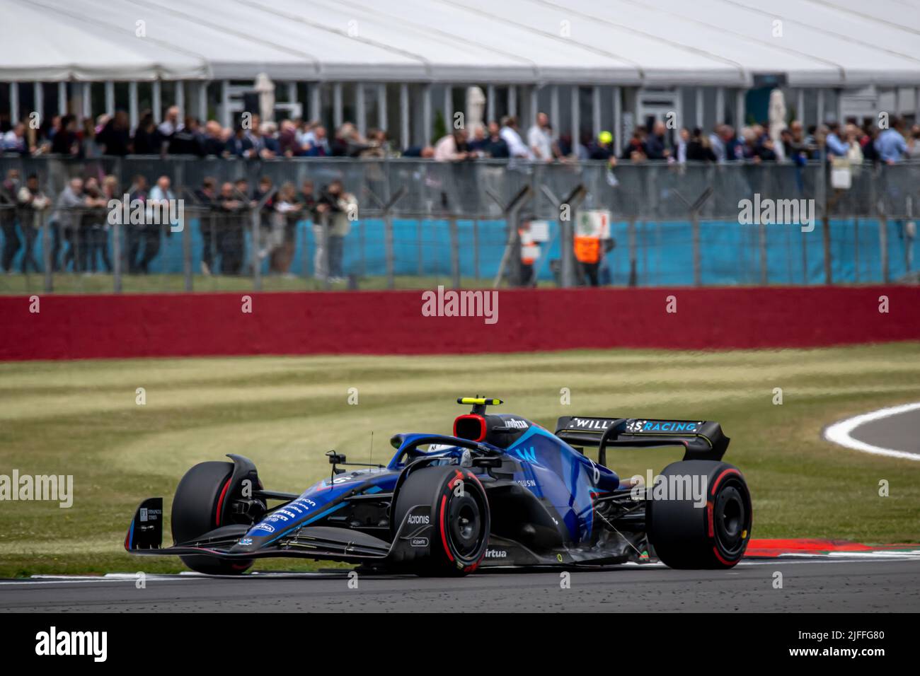 SILVERSTONE, REGNO UNITO - 02 luglio 2022: Nicholas Latifi, dal Canada compete per Williams Racing. Qualifiche, round 10 del campionato 2022 F1. Credit: Michael Potts/Alamy Live News Foto Stock