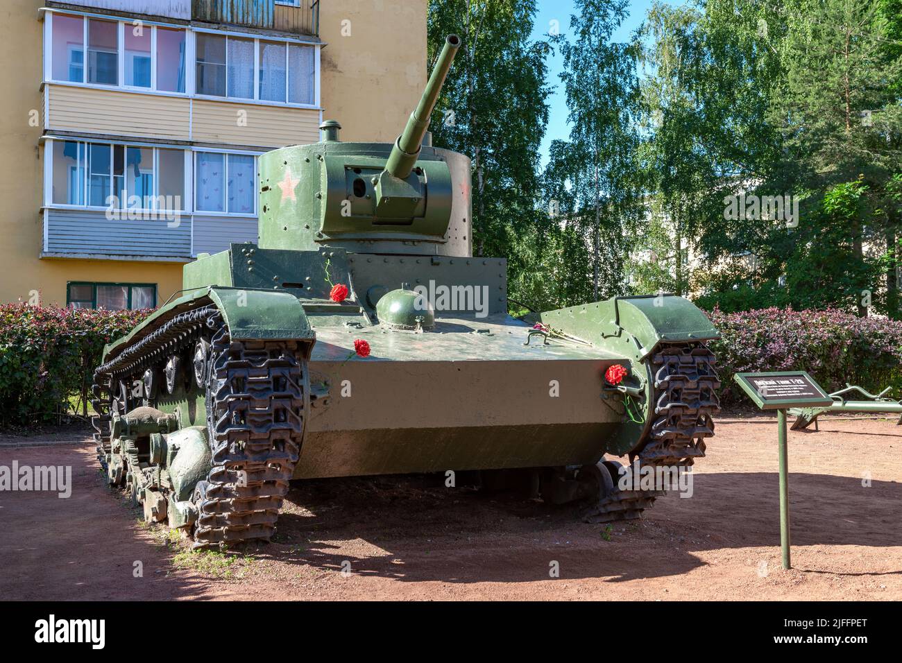 STARAYA RUSSA, RUSSIA - 25 GIUGNO 2022: Carro armato sovietico T-26 che ha preso parte alle battaglie sul fronte nord-occidentale durante la Grande Guerra Patriottica Foto Stock