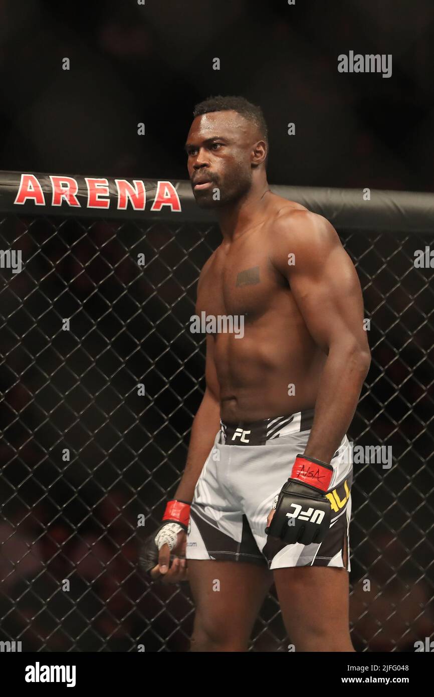 LAS VEGAS, NV - LUGLIO 2: Uriah Hall si prepara a combattere Andre Muniz nel loro incontro pesi medi alla UFC 276 alla T-Mobile Arena il 2 luglio 2022 a Las Vegas, Nevada, Stati Uniti. (Foto di Alejandro Salazar/PxImages) Foto Stock