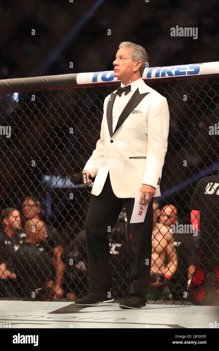 LAS VEGAS, NV - LUGLIO 2: Annunciatore Bruce buffer durante l'evento UFC 276 alla T-Mobile Arena il 2 Luglio 2022 a Las Vegas, Nevada, Stati Uniti. (Foto di Alejandro Salazar/PxImages) Foto Stock