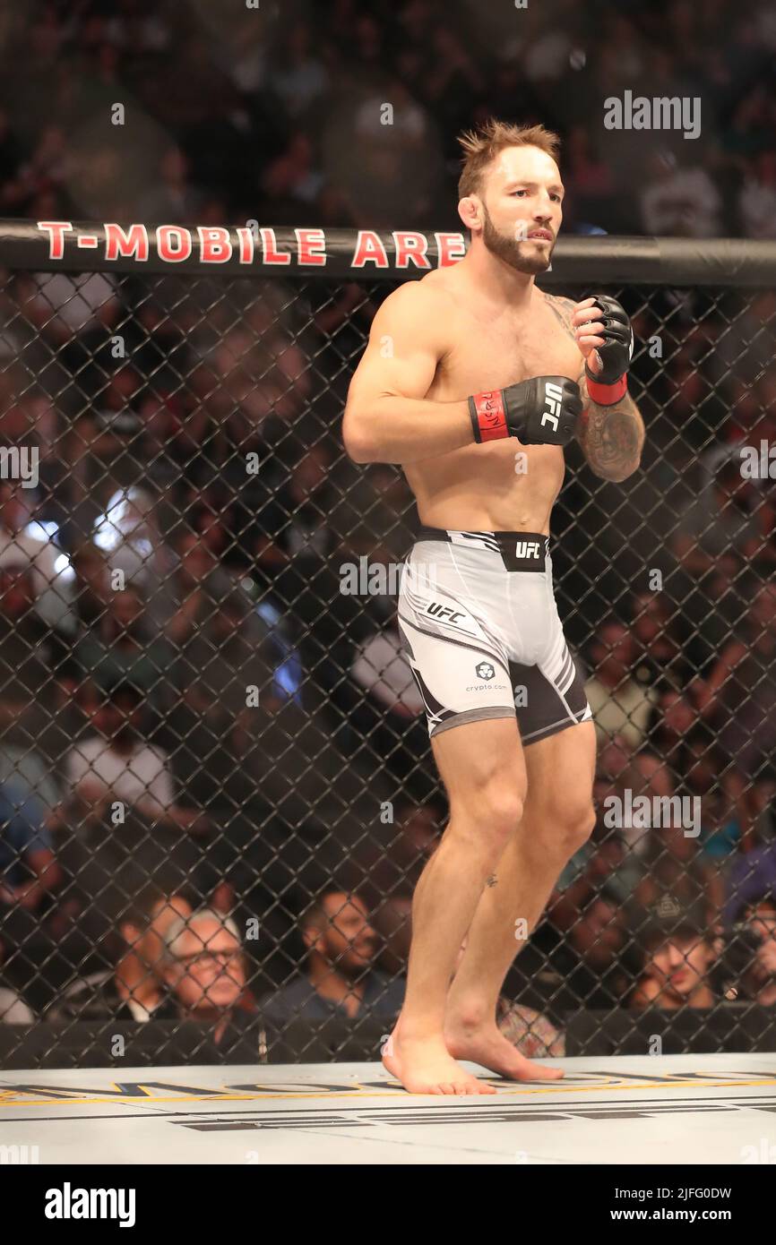 LAS VEGAS, NV - LUGLIO 2: Brad Riddell si prepara a combattere Jalin Turner nel loro bout leggero durante l'evento UFC 276 alla T-Mobile Arena il 2 luglio 2022 a Las Vegas, Nevada, Stati Uniti. (Foto di Alejandro Salazar/PxImages) Foto Stock