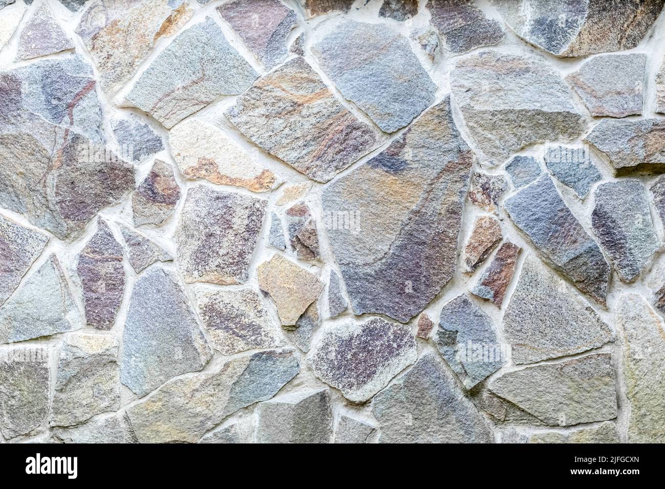 Struttura in pietra grigia, stile retrò. Sfondo muro di mattoni. Modello astratto di rocce. Pietre grigie, superficie testurizzata. Sfondo naturale. Facciata con intemperie Foto Stock