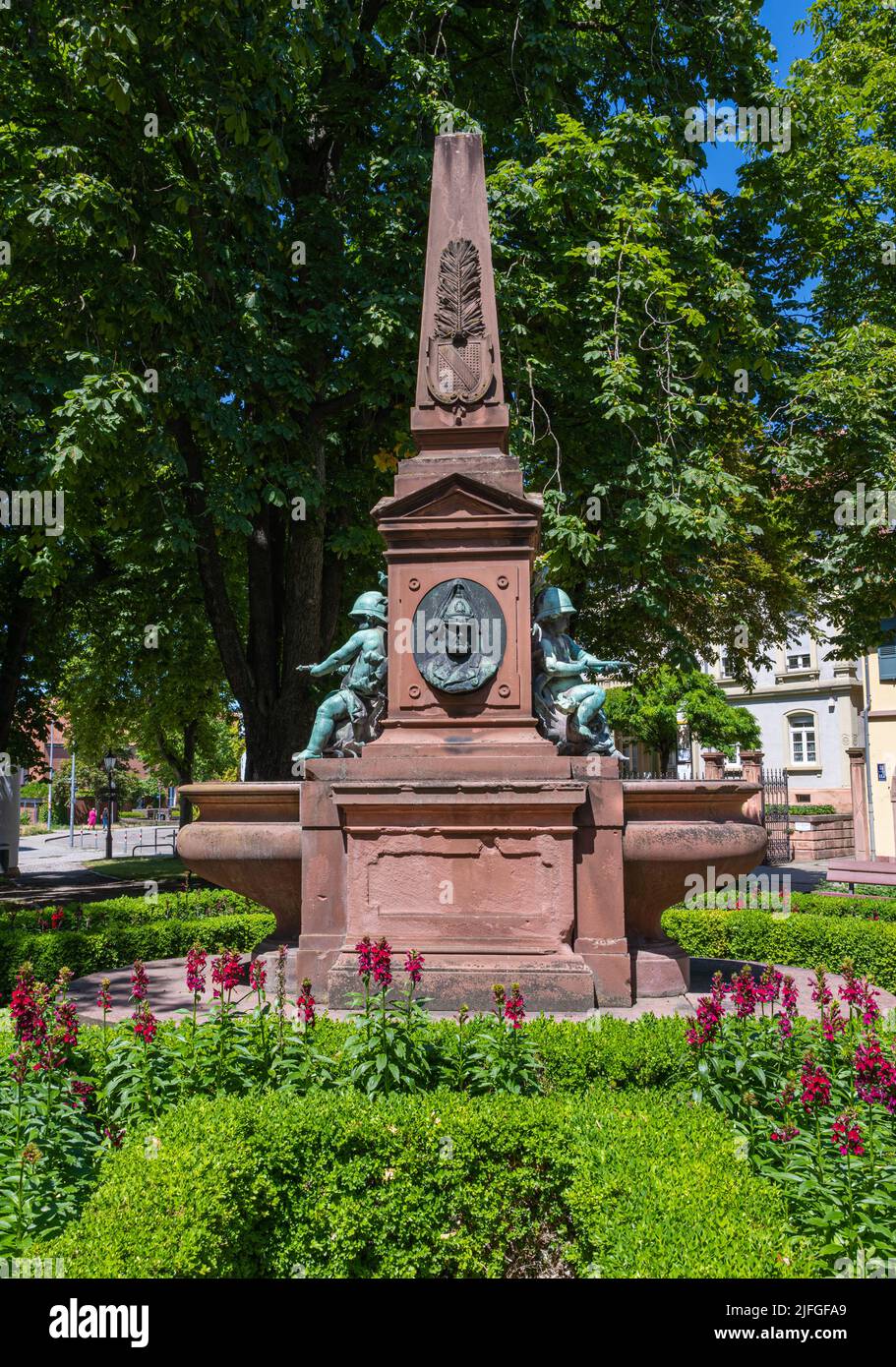 Il pozzo dello stallone (in tedesco Hengstbrunnen) al posto dello stallone a Durlach. Karlsruhe, Baden-Wuerttemberg, Germania, Europa Foto Stock