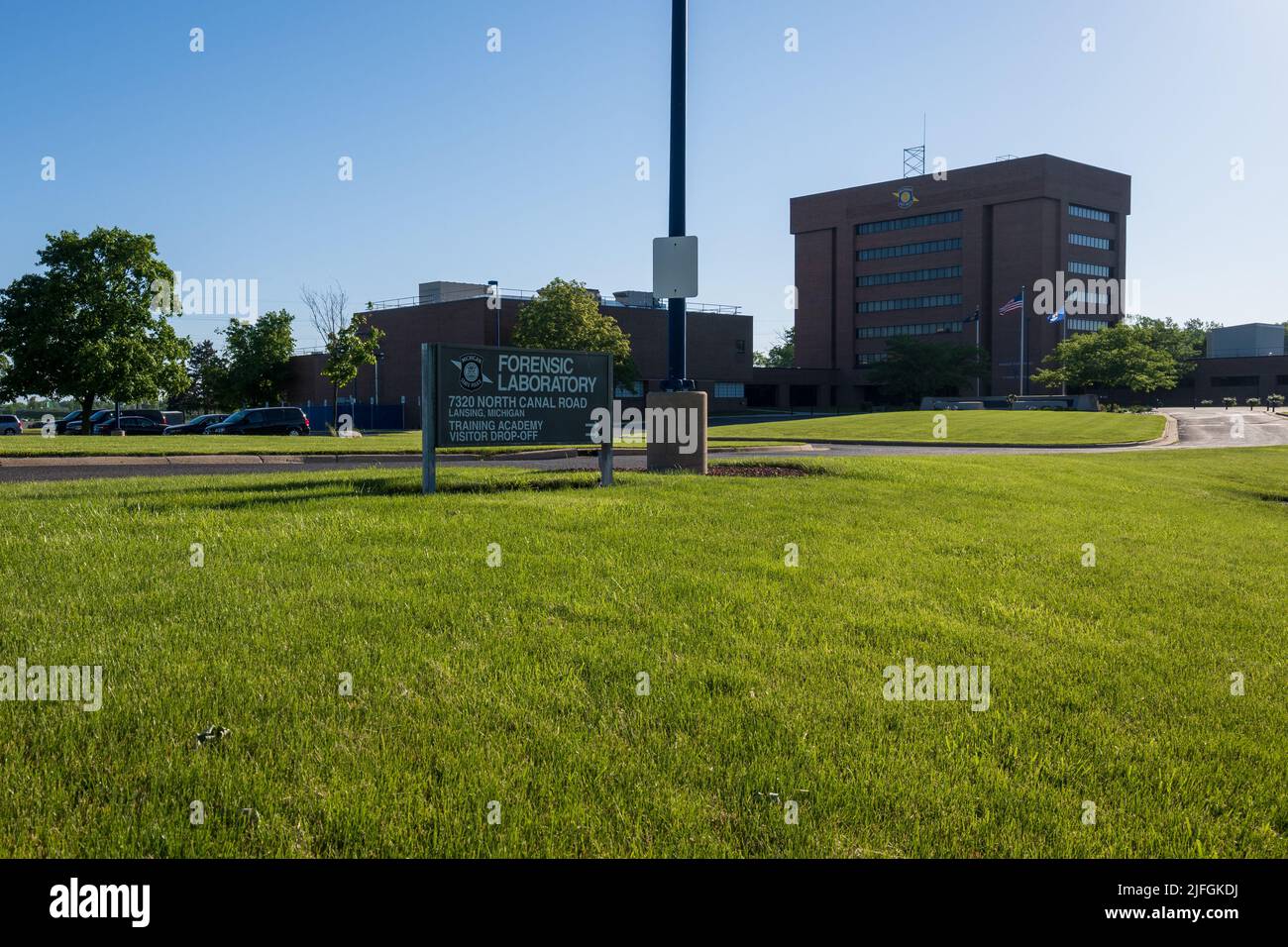 Dimondale MI - 4 giugno 2022: Segnaletica stradale per il Michigan Forensic Laboratory Foto Stock