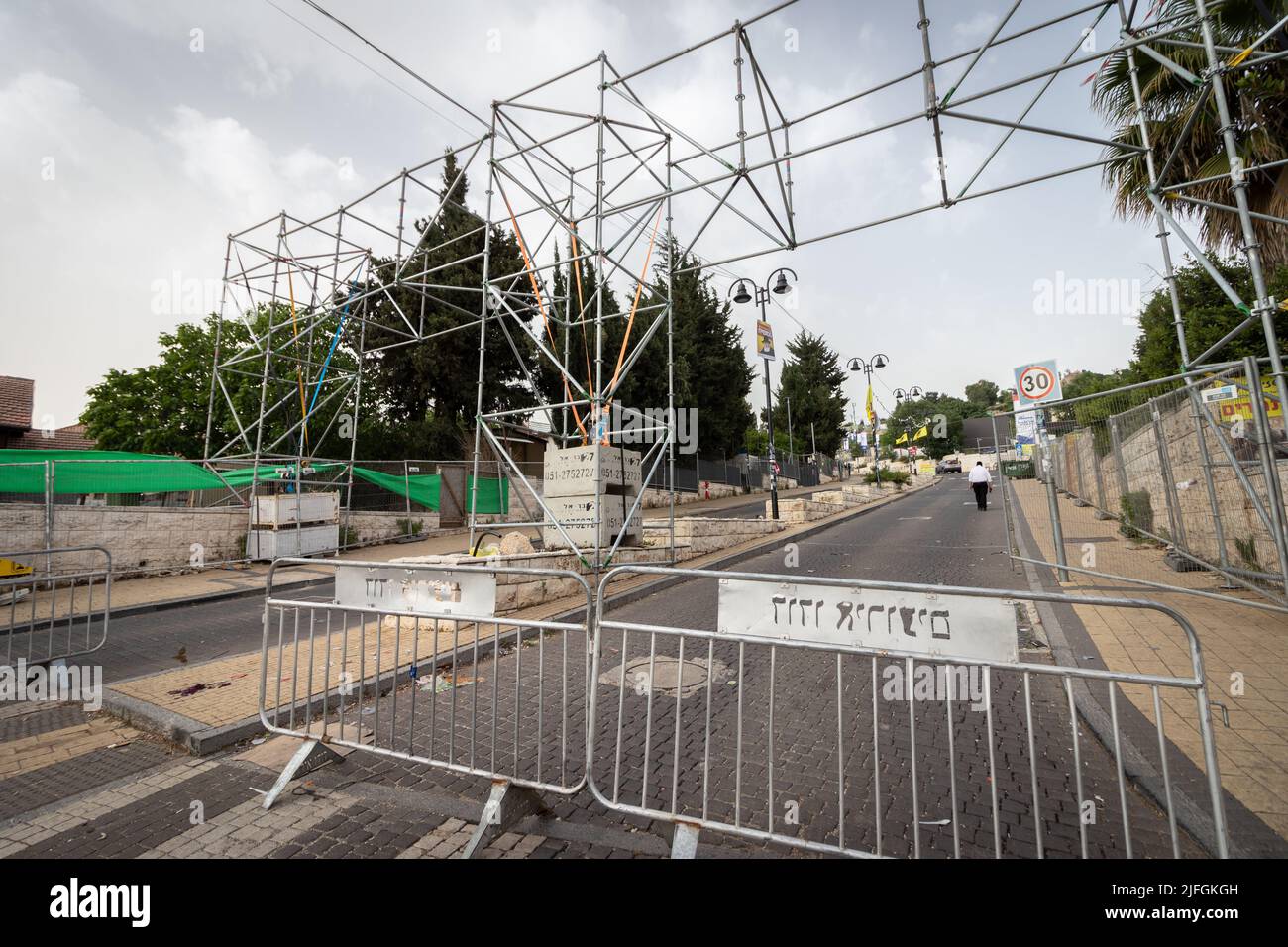 15-05-2022. meron-israele. Controlli della polizia all'ingresso della strada che conduce alla tomba del Rabbi Shimon Bar Yochai, organizzando per l'aliyah di Foto Stock