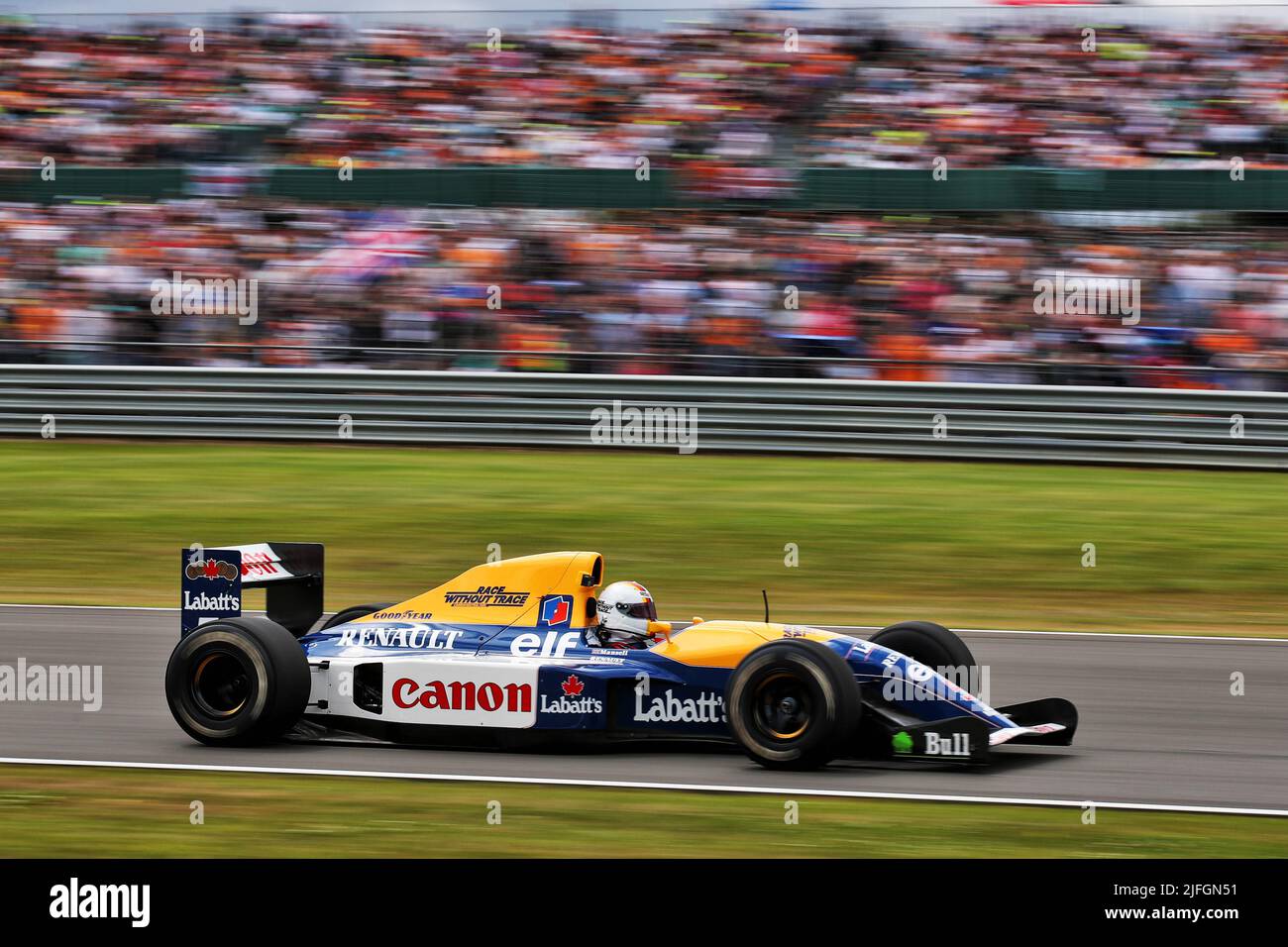 Silverstone, Regno Unito. 03rd luglio 2022. Sebastian Vettel (GER) Aston Martin F1 Team gestisce la sua Williams FW14B guidata nel 1992 da Nigel Mansell (GBR). Gran Premio di Gran Bretagna, domenica 3rd luglio 2022. Silverstone, Inghilterra. Credit: James Moy/Alamy Live News Credit: James Moy/Alamy Live News Foto Stock