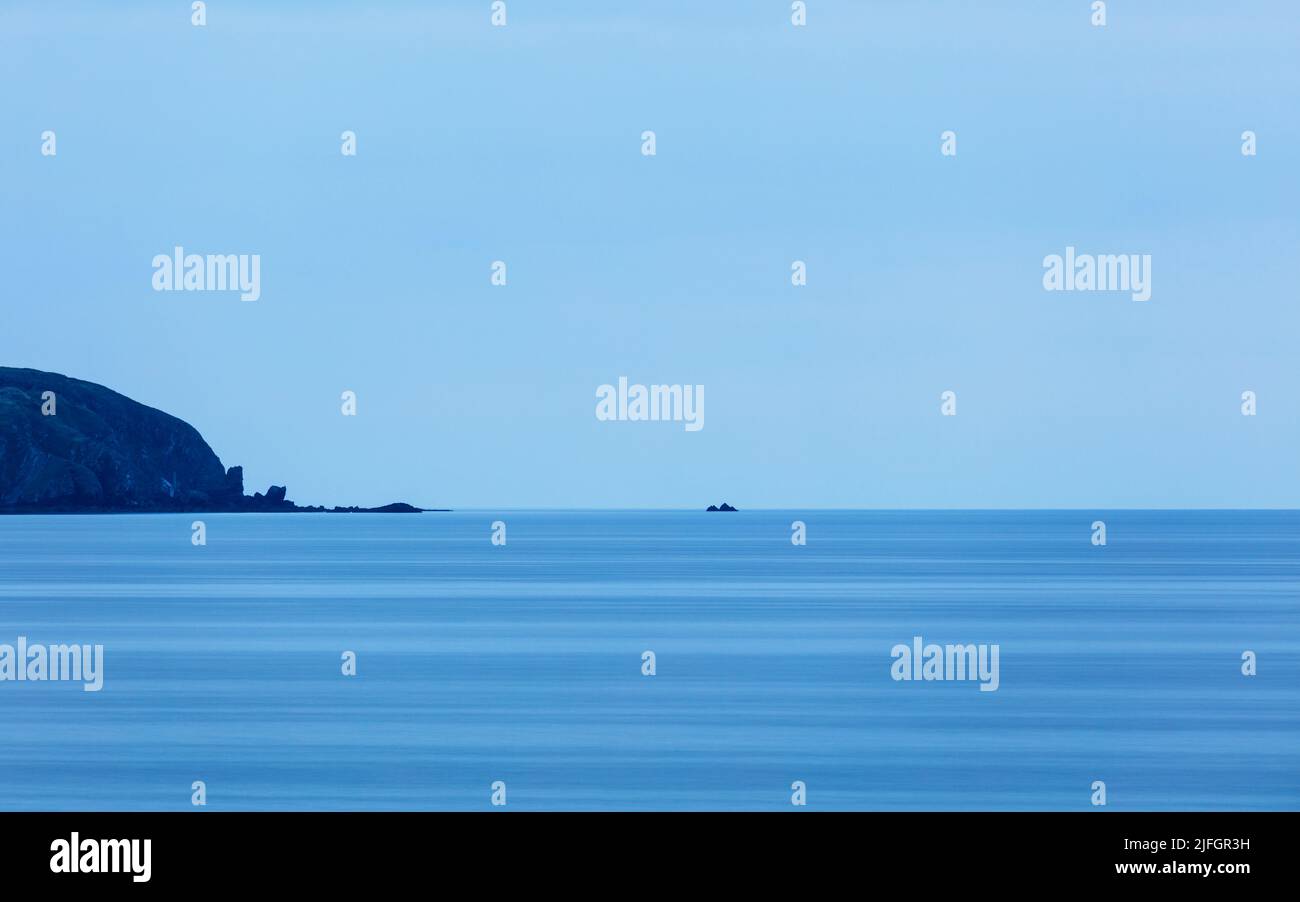 Blue Morning, Ardmore Bay, Co Waterford, Irlanda Foto Stock