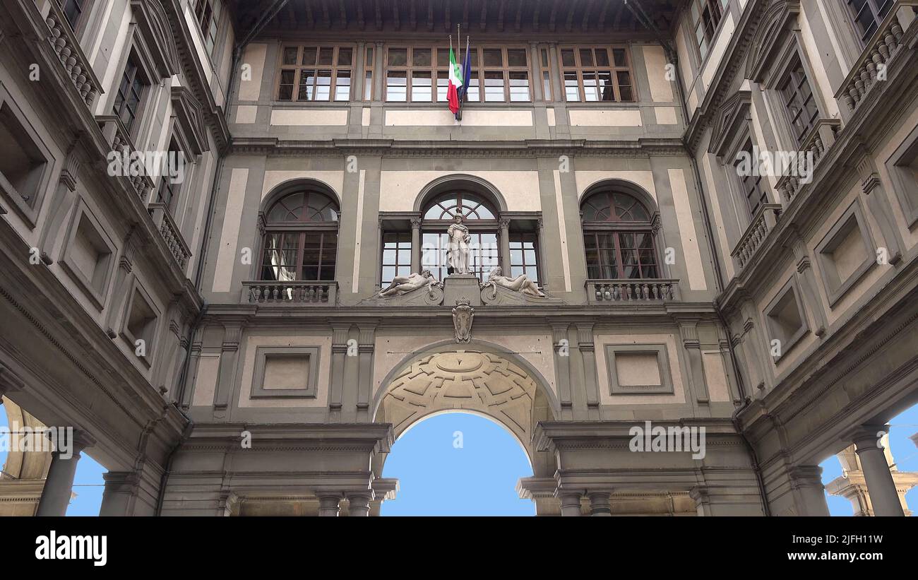 Veduta della Galleria esterna degli Uffizi a Firenze Foto Stock