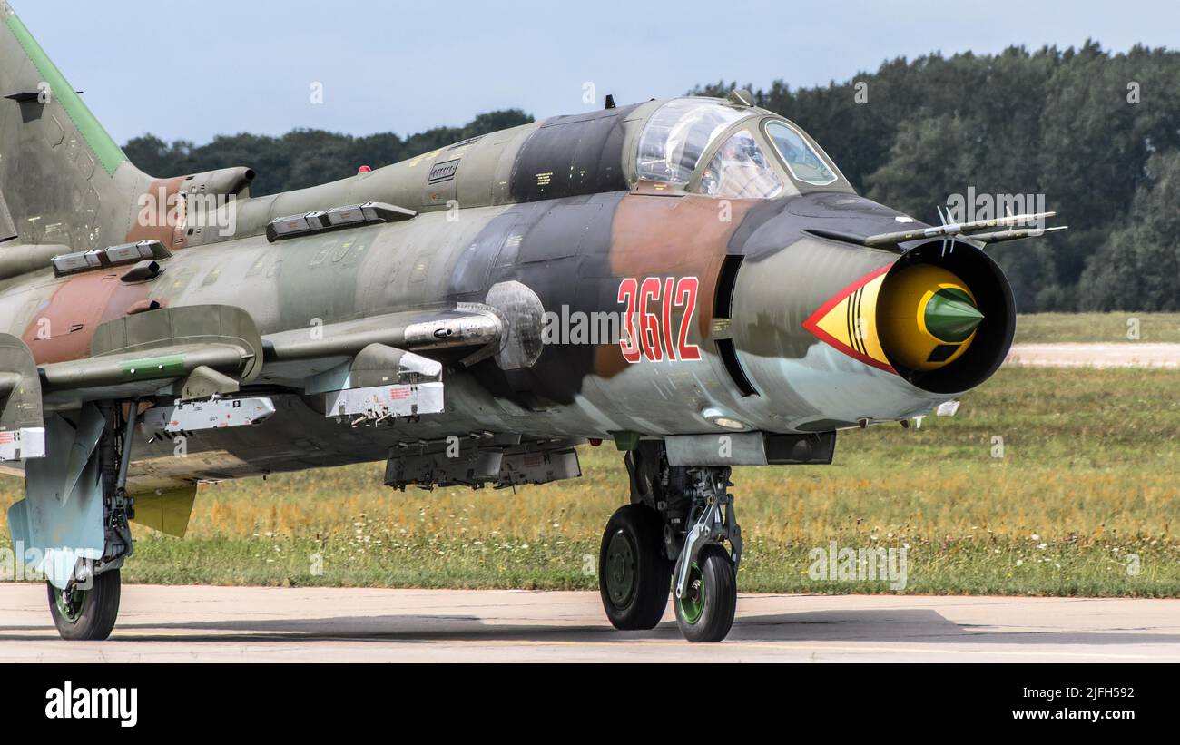 23rd base aerea militare, Mińsk Mazowiecki, Polonia - 14 agosto 2014: Aereo da caccia Polacco su-22 all'aeroporto militare EPMM Foto Stock