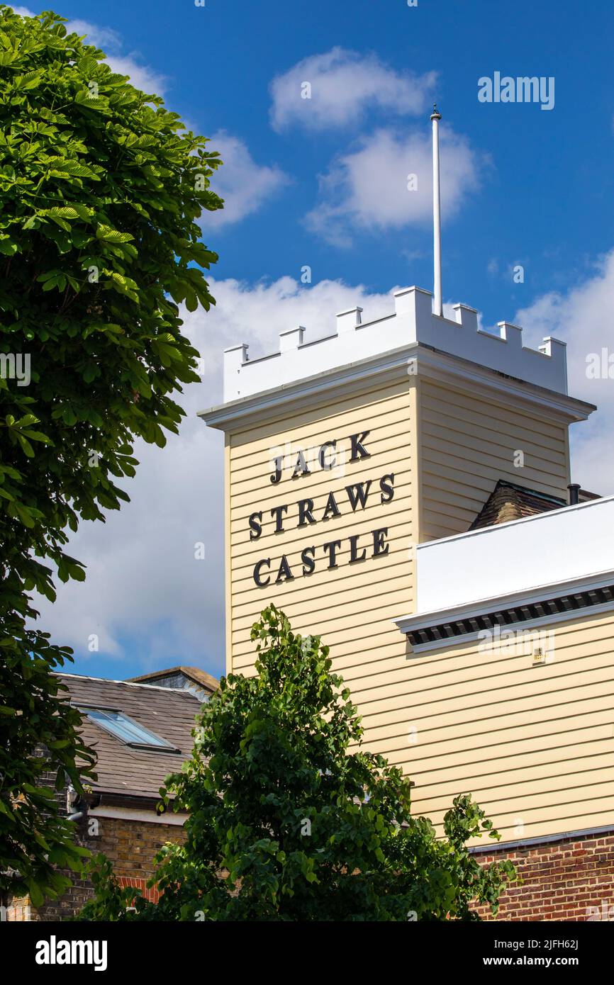 Londra, Regno Unito - Maggio 19th 2022: L'esterno dello storico castello Jack Straws a Hampstead, Londra, Regno Unito. L'edificio era un pub, ma ora lo è stato Foto Stock