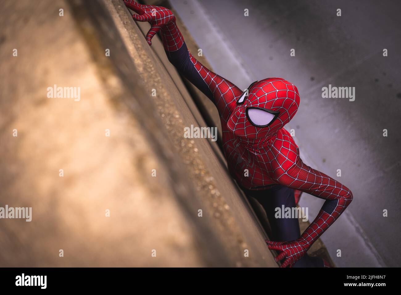 Primo piano della parete di arrampicata di Spider-Man Foto Stock