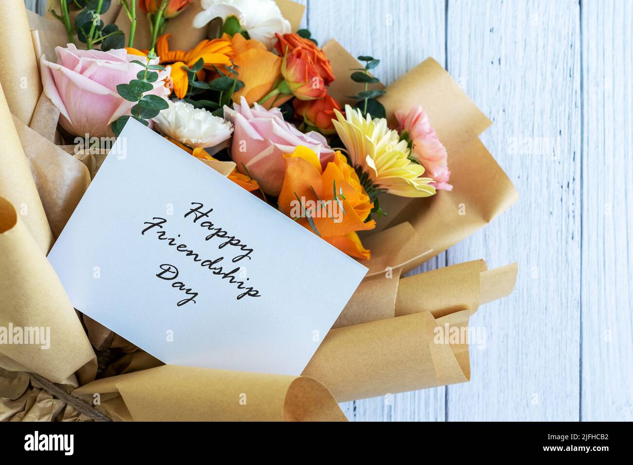 Tessera giorno dell'amicizia con mazzo di fiori misti Foto Stock