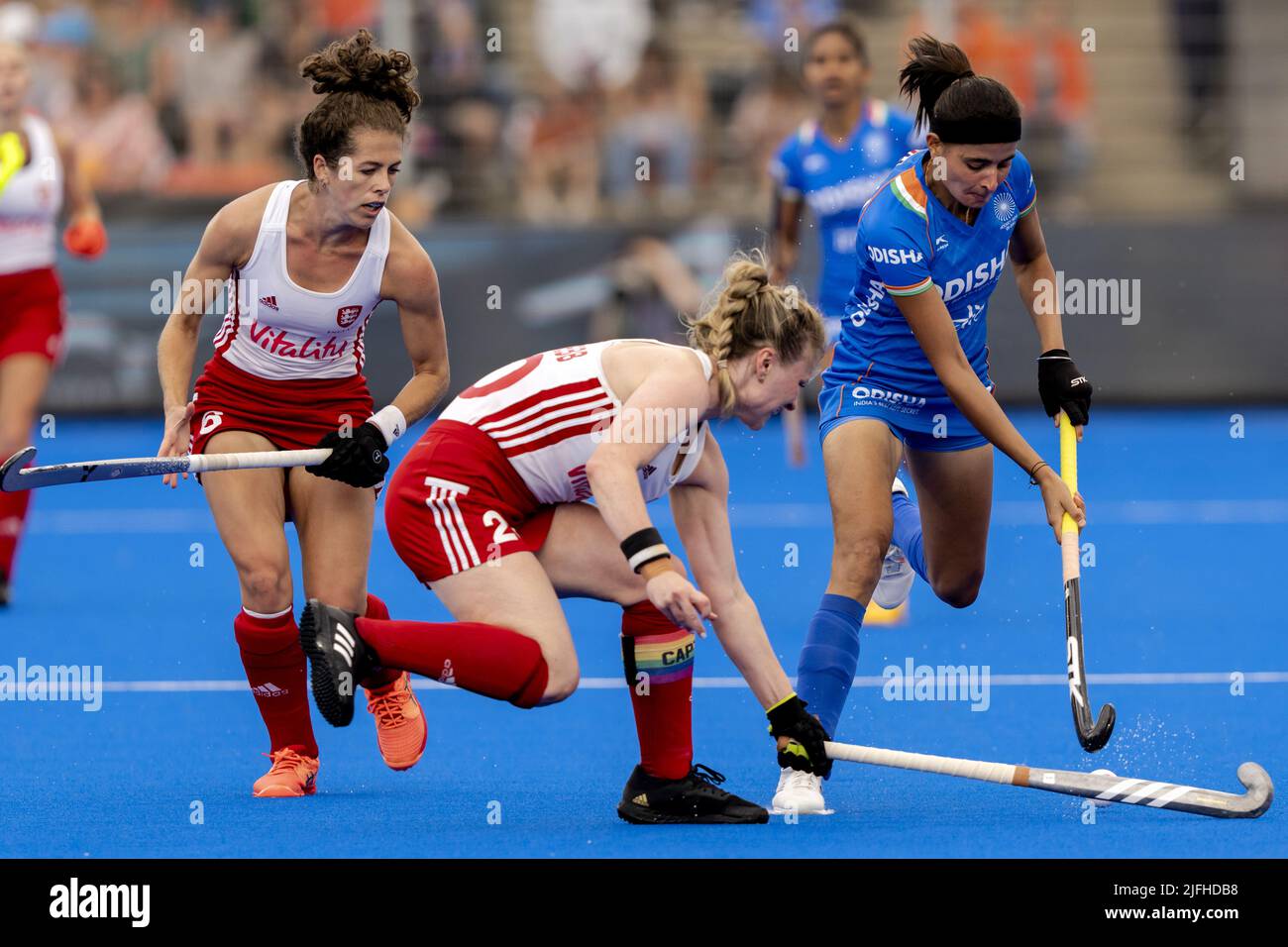 Silverstone, Regno Unito. 3rd luglio 2022. AMSTERDAM - Anna Toman, Hollie Pearne-Webb (GBR,LC) e Sharmila Devi (IND) durante la partita Inghilterra/India ai Campionati mondiali di hockey al Wagener Stadium, ad Amsterdam, Olanda, il 3 luglio 2022. ANP SANDER KONING Credit: ANP/Alamy Live News Foto Stock