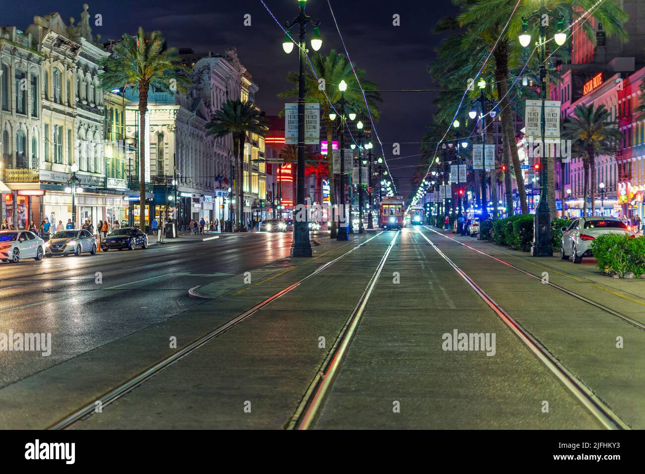 Tram attraverso Canal Street di notte Foto Stock