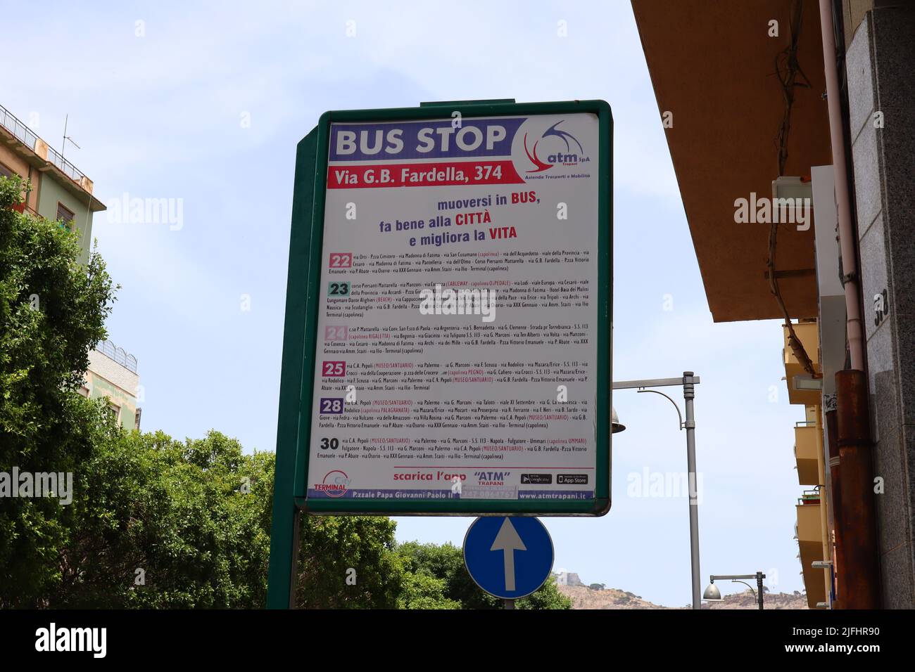 Trapani, Sicilia (Italia): ATM Bus locale nel centro di Trapani Foto stock  - Alamy