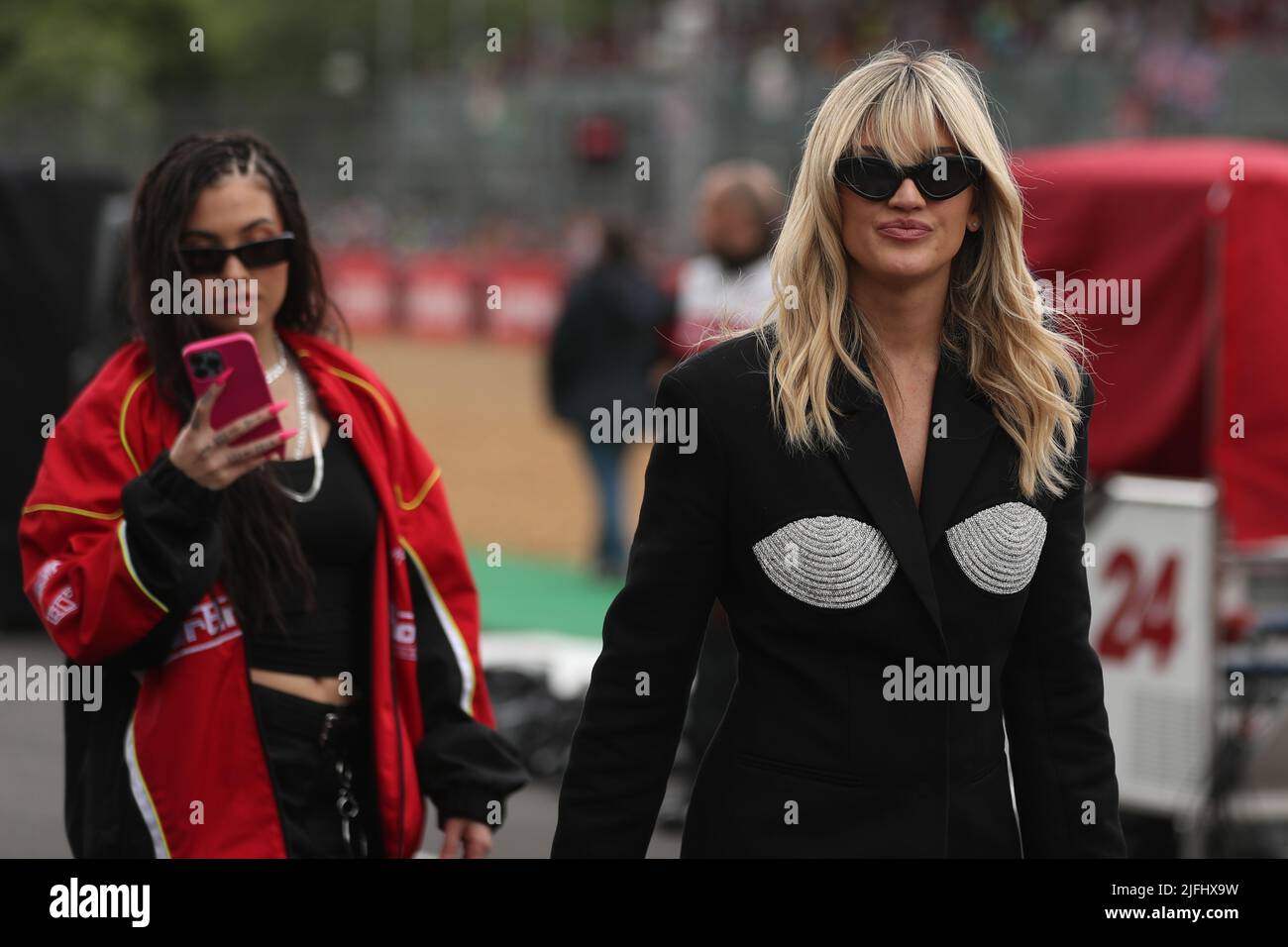 Silverstone, Regno Unito. 3rd luglio 2022, Silverstone Circuit, Silverstone, Northamptonshire, Inghilterra: Gran premio britannico F1, giorno di gara: Cantante Ashley Roberts credito: Action Plus Sports Images/Alamy Live News Foto Stock