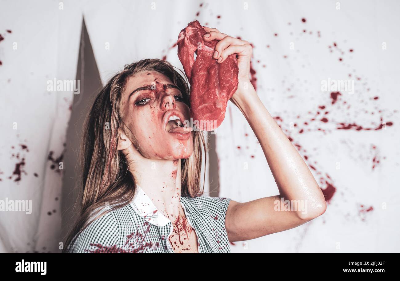 fame animale. uomo in macelleria, macelleria, cannibalismo. donazione e donar. sangue halloween. anatomia. zombie. trapianto medico. donna i Foto Stock