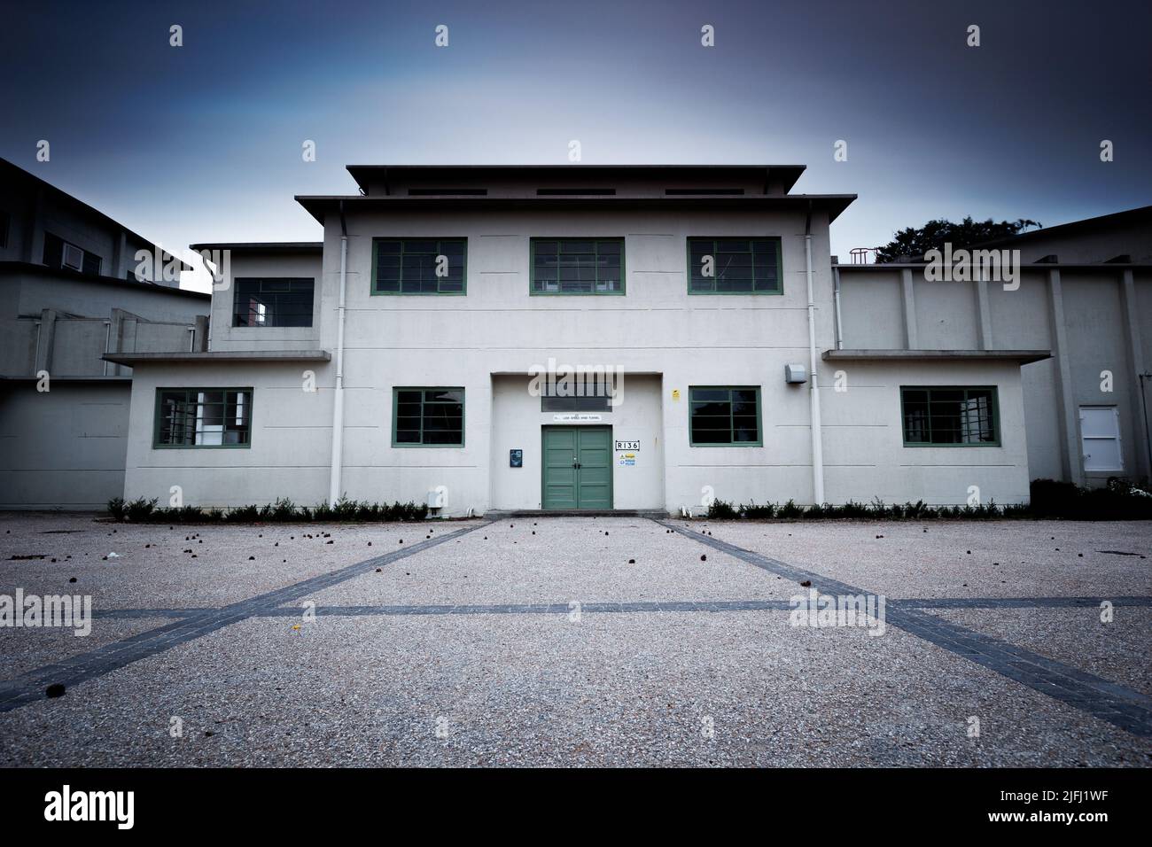 Gli edifici che ospitano le gallerie del vento transoniche e a bassa velocità (R136)/(R133). Foto Stock