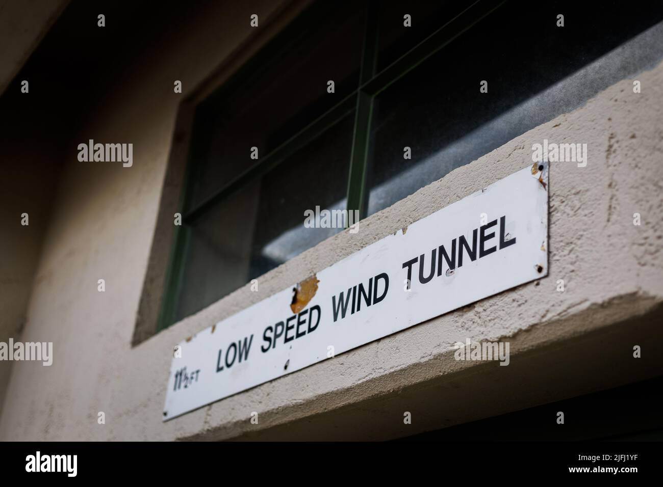 Edificio R133 Wind Tunnel Sign Foto Stock