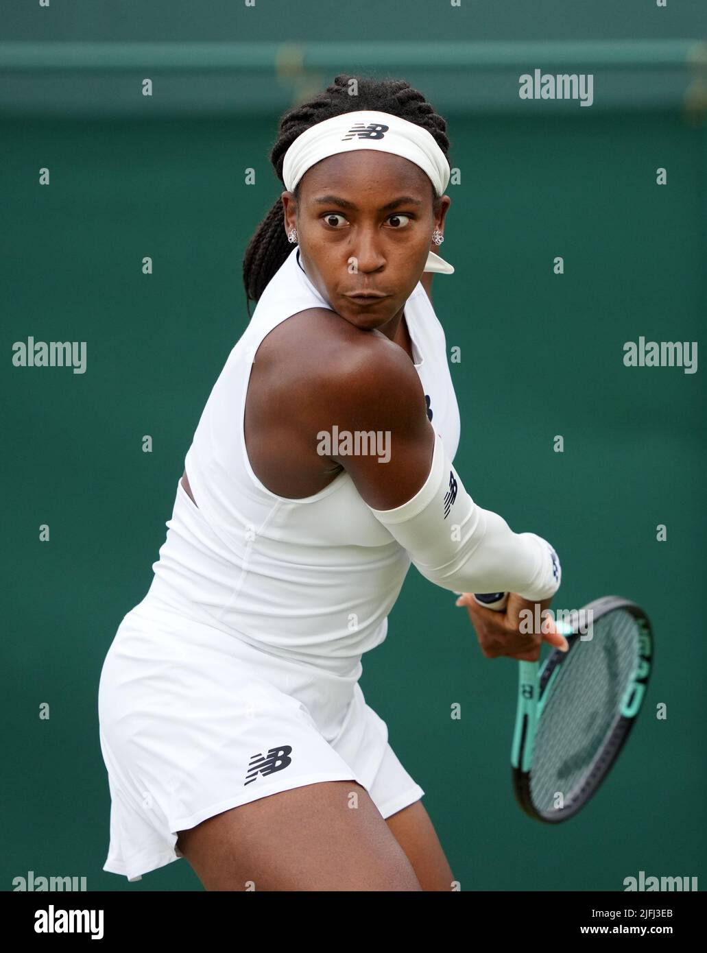 USA Coco Gauff e Jack sock in azione contro Nicolas Mahut in Francia e Shuai Zhang in Cina durante il giorno sette dei campionati di Wimbledon 2022 all'All England Lawn Tennis and Croquet Club, Wimbledon. Data foto: Domenica 3 luglio 2022. Foto Stock