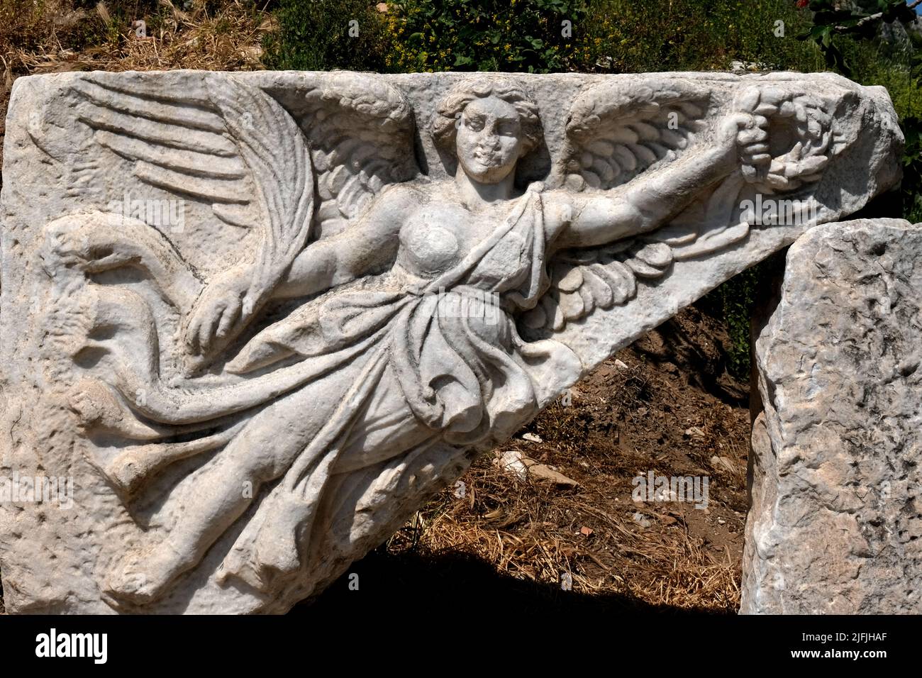 Frammento di una statua di Nike a Efeso in Turchia Foto Stock
