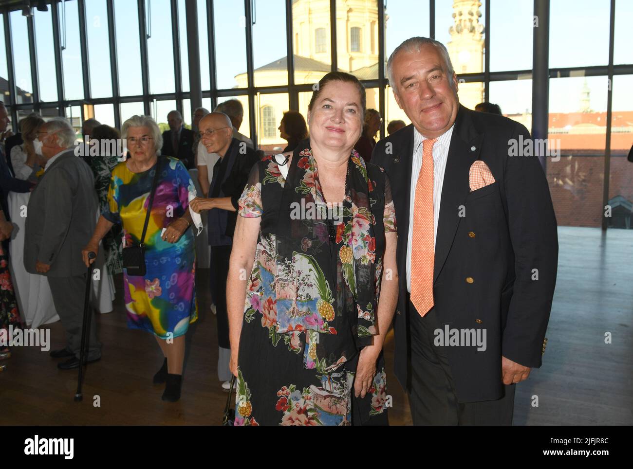 Monaco di Baviera, Germania. 03rd luglio 2022. Ludwig Spaenle (CSU), commissario del governo bavarese per la vita ebraica e contro l'antisemitismo, e sua moglie Miriam celebrano la notte estiva delle Giornate ebraiche della Cultura del 36th presso la Literaturhaus. Credit: Felix Hörhager/dpa/Alamy Live News Foto Stock