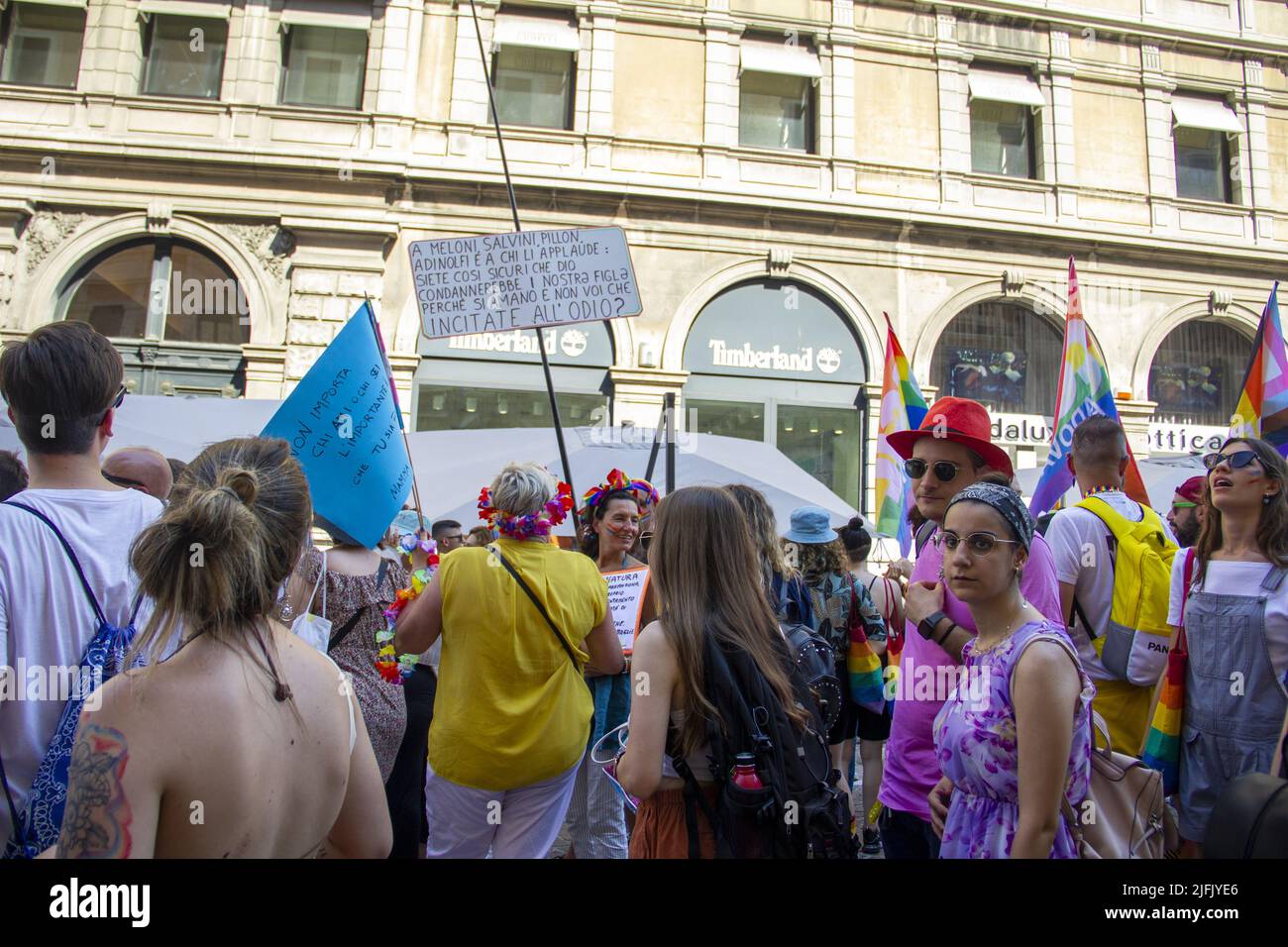 Padova, Italia. 03rd luglio 2022. Padova Pride 2022 - Corpi in rivolta 3 Luglio 2022Corpi in rivolta - Padova Pride 2022. Domenica 3 luglio un grande evento che coinvolge molti giovani. A capo della processione, il vice italiano Alessandro Zan, autore del disegno di legge contro l'omotransfobia (Foto di Mimmo Lamacchia/Pacific Press) Credit: Pacific Press Media Production Corp./Alamy Live News Foto Stock