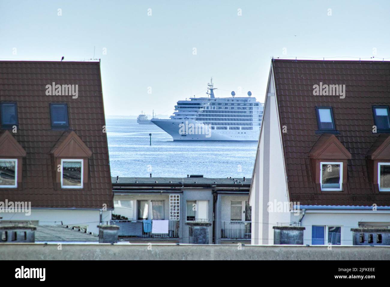 Al mattino. L'ingresso della nave al porto. Gdansk Brzezno, Mar Baltico. Golfo di Danzica, Polonia. Foto Stock