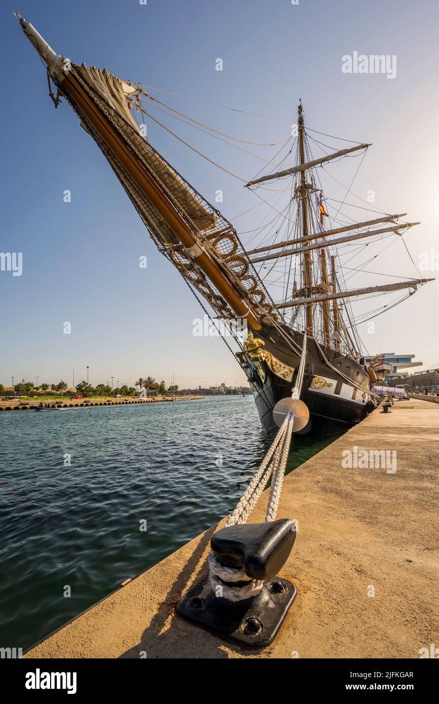 La nave da addestramento della Marina Italiana 'Palinuro' ormeggiata a Marina del Norte, Valencia, Spagna Foto Stock