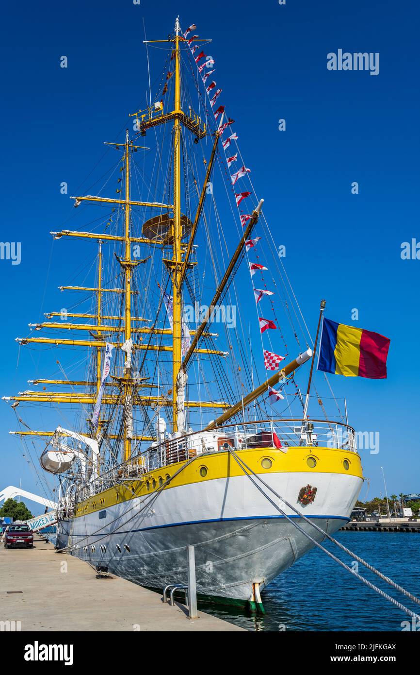 Mircea, barque a tre alberi della Marina rumena ormeggiato a Marina del Norte, Valencia, Spagna Foto Stock