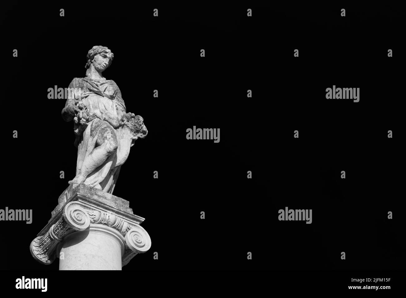 Abundantia, antica dea romana di abbondanza, ricchezza, denaro, prosperità, fortuna, e il successo. Una statua del 15th secolo eretta nella storica Pisa Foto Stock